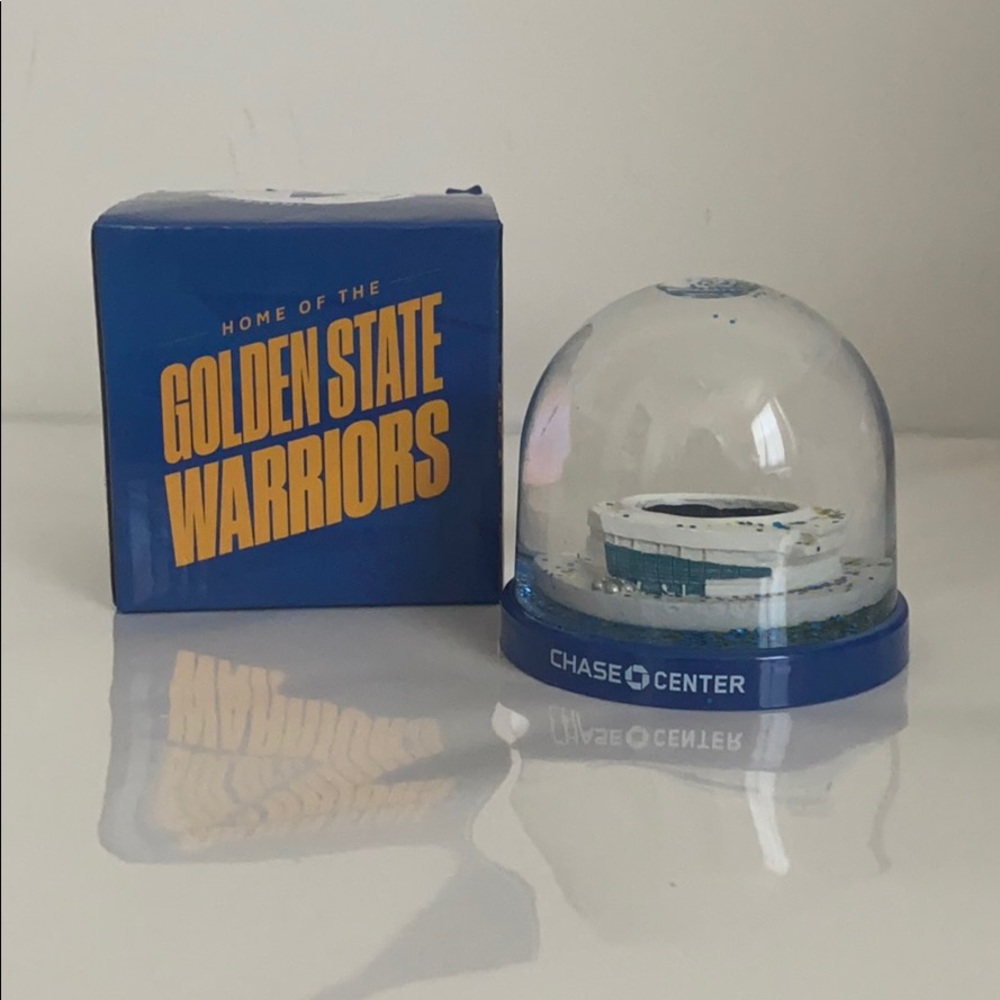 Golden State Warriors Snow Globe